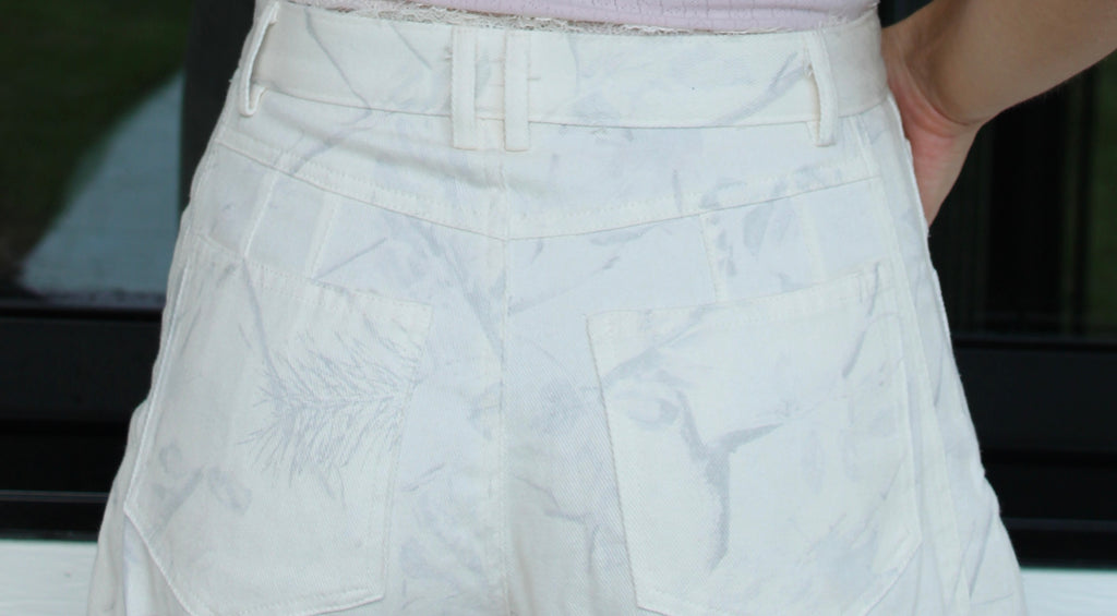 Camo Barrel Jeans – High Waist Relaxed Fit Statement Denim